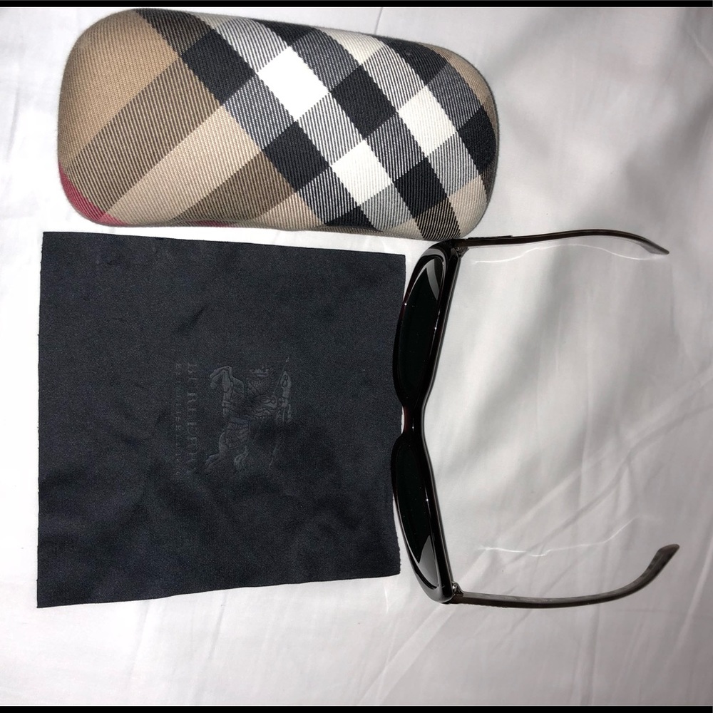 Burberry Sunglasses ✨LAST CHANCE